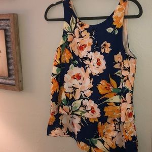 Sleeveless blouse. Floral print